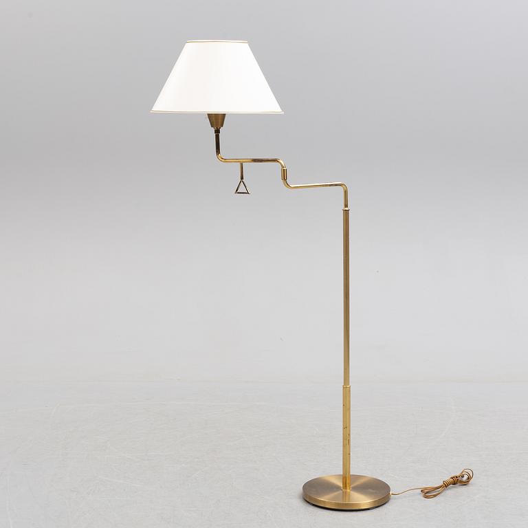 A second part of the 20th century brass floorlamp.