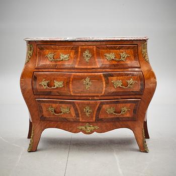 BYRÅ, rokokostil. 1900-tal.