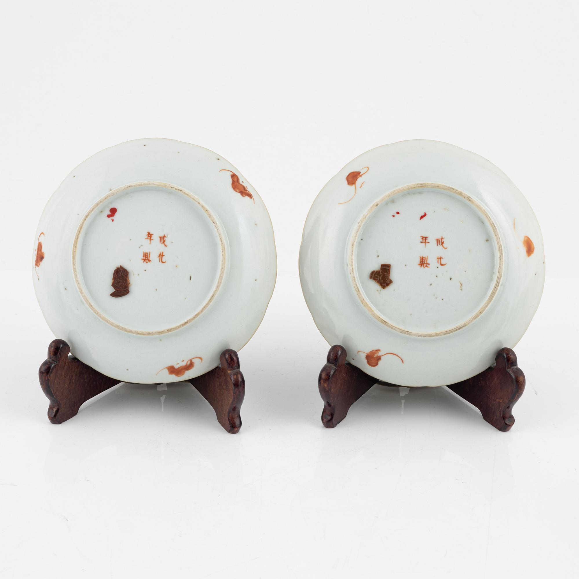 A group of 17 Chinese porcelain objects, China, late Qing/20th Century.