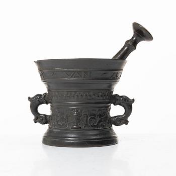 Mortar and pestle, dated 1600. Baroque.
