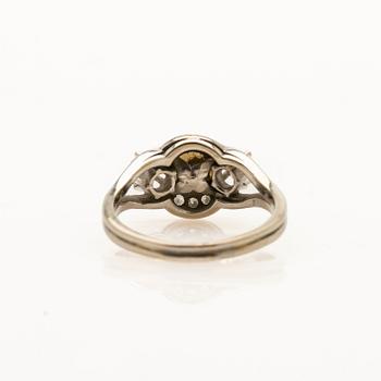 Ring, 18k,  med pärla och briljanter.