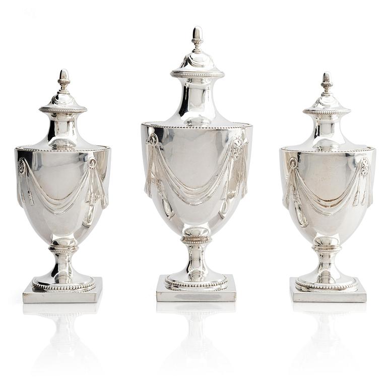 Bordsgarnityr, 3 delar, silver, troligen George Gray, London, England, 1787.
