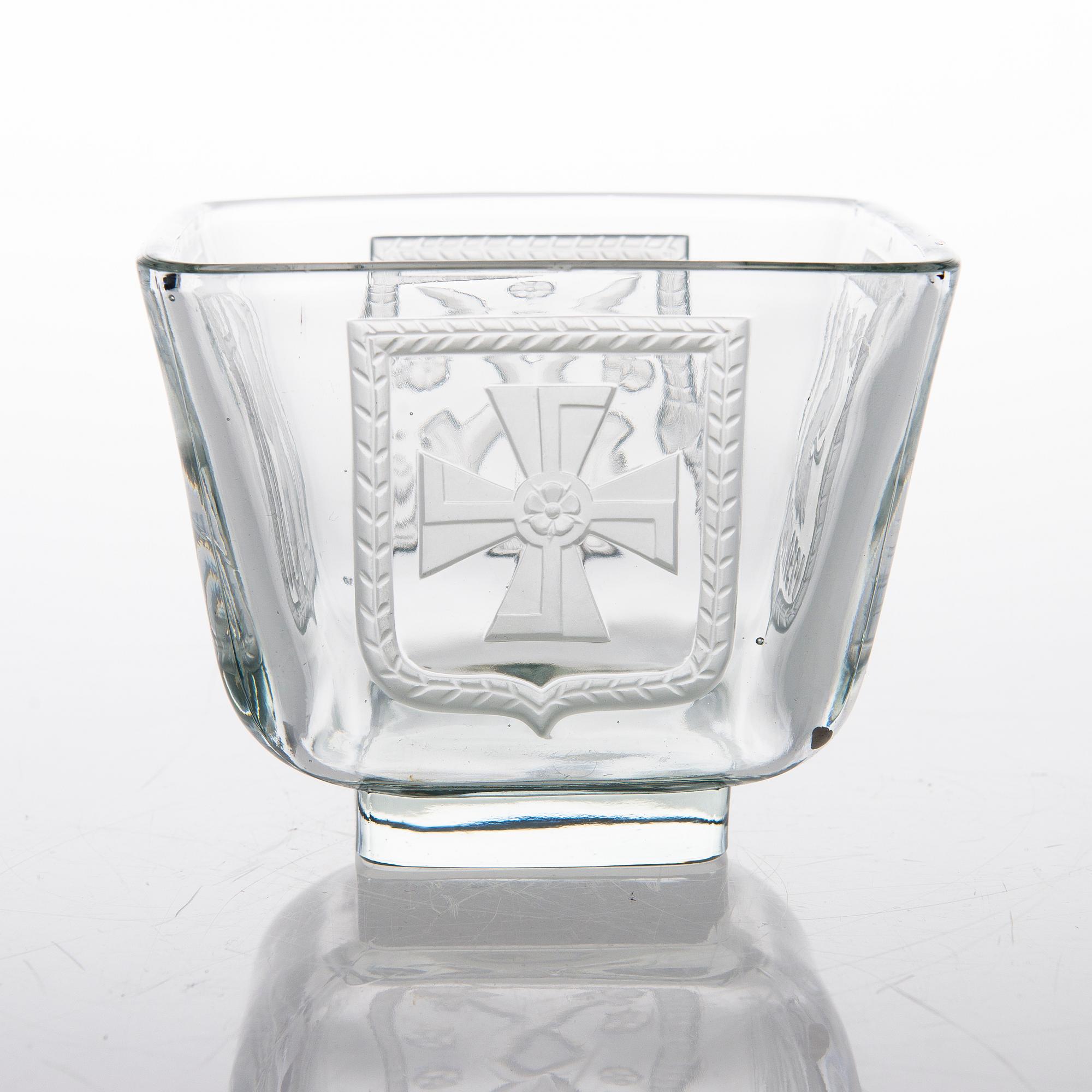 A glass bowl, 'Mottimalja' 1939-1940 Riihimäki Lasi Oy.