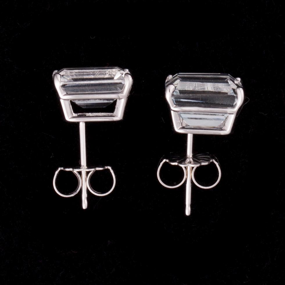 KORVAKORUT, 14K valkokultaa, topaasit. Paino n. 2,0 g.