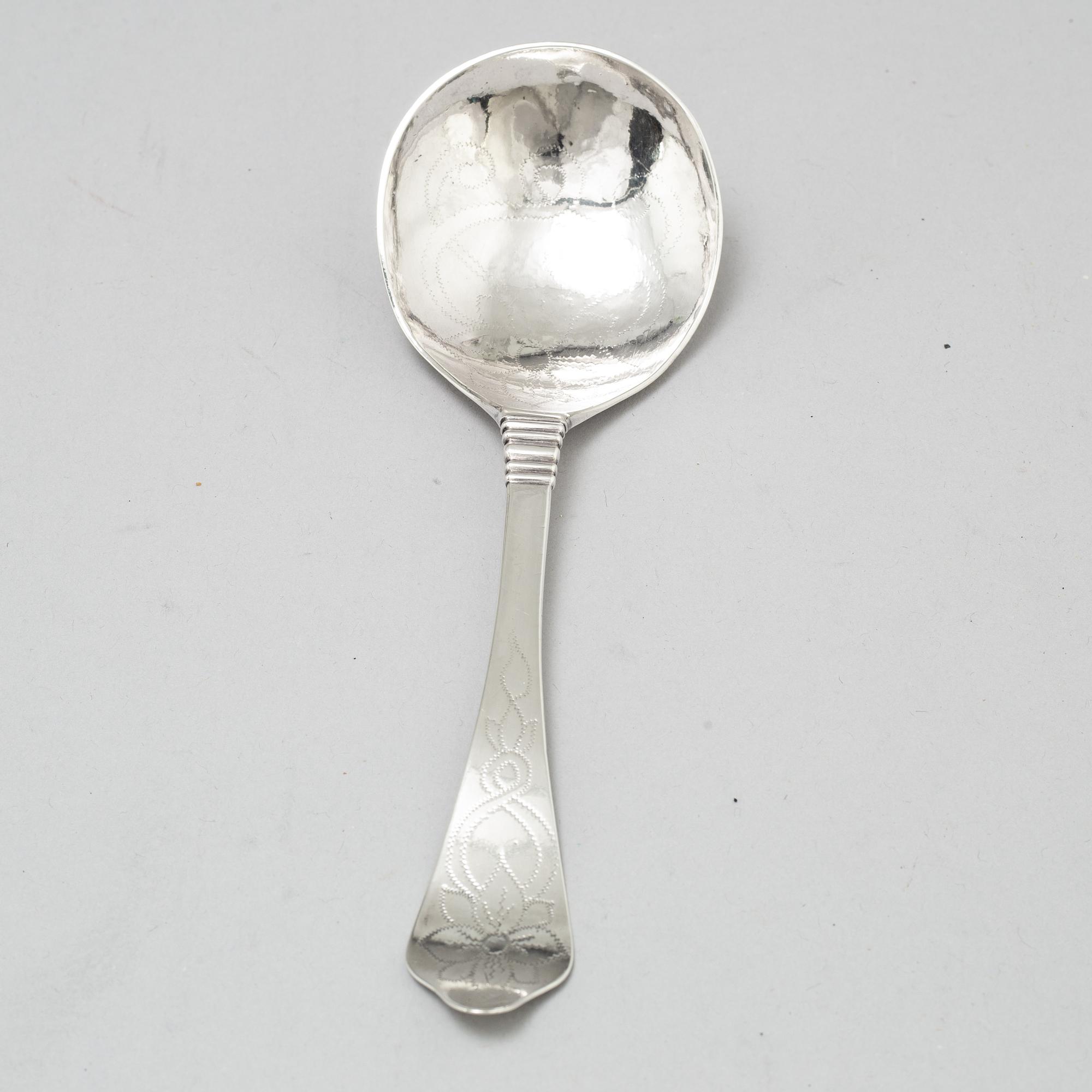 Lars Löfgren, BRÄNNVINSSKÅL, silver,  Hudiksvall (1797-1853) samt Johan Wickman, SKED, silver, Hudiksvall (1750-55).