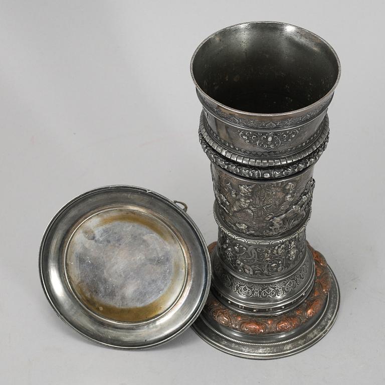 A silver plated cup with lid, WMFB (Würtembergische Metallwarenfabrik), late 19th century.