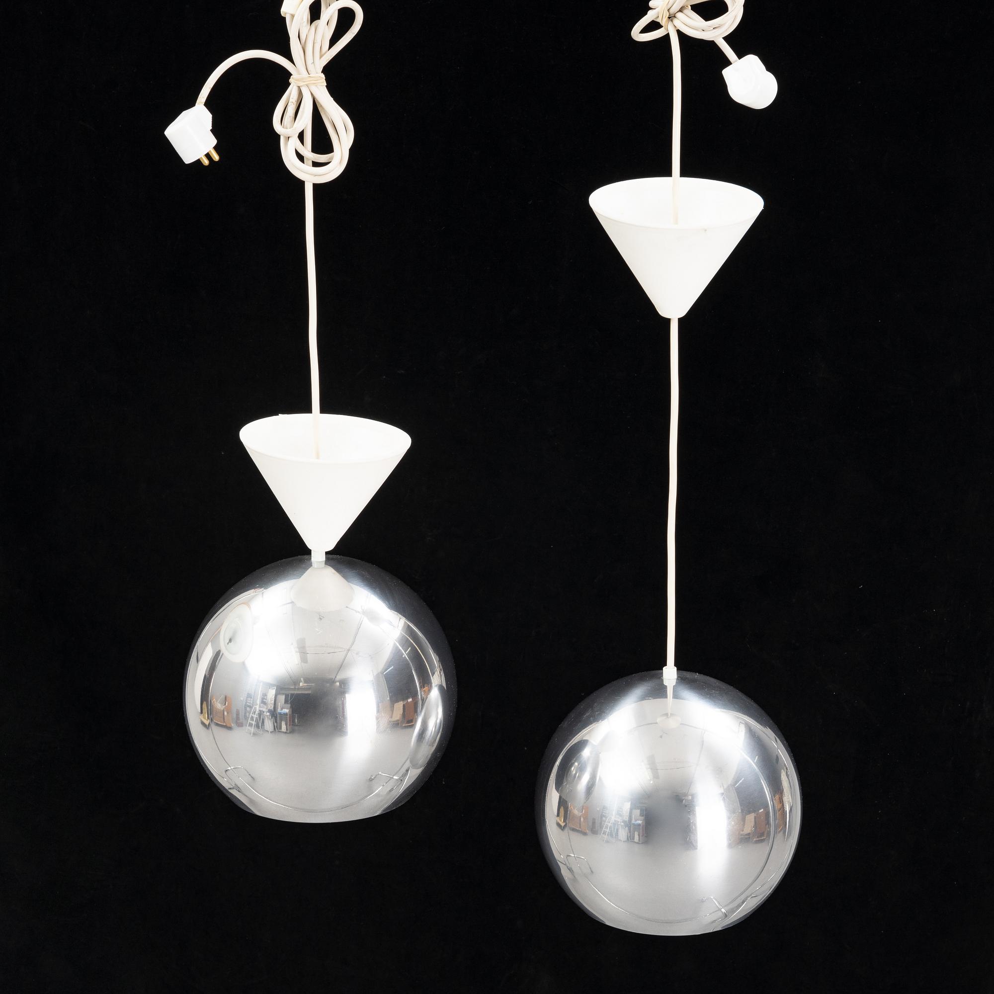 Verner Panton, taklampor, ett par, "Topan" modell VP6, Louis Poulsen, Danmark, 1950-60-tal.