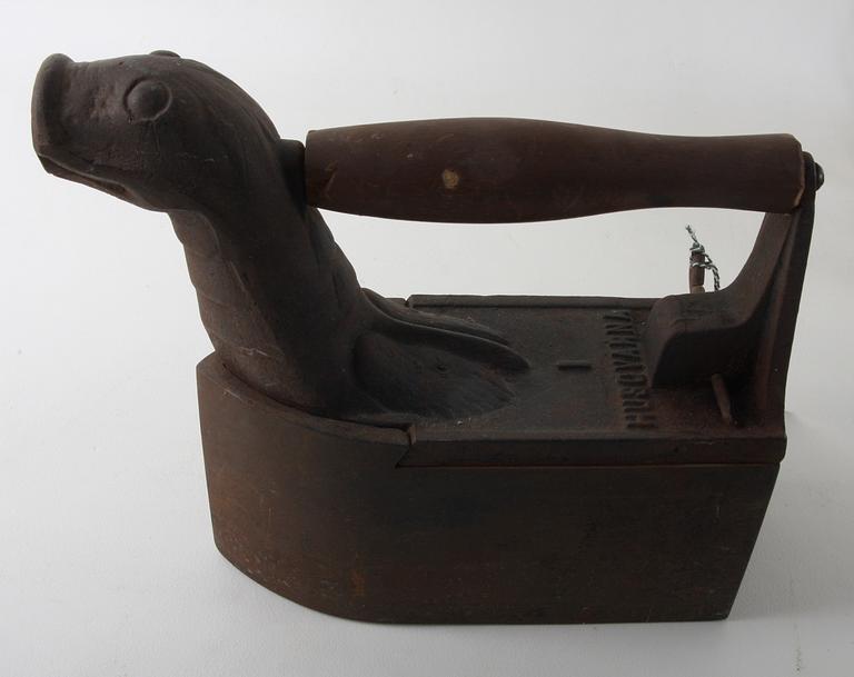 PARTI STRYKJÄRN, 9 delar. Mässing, järn.