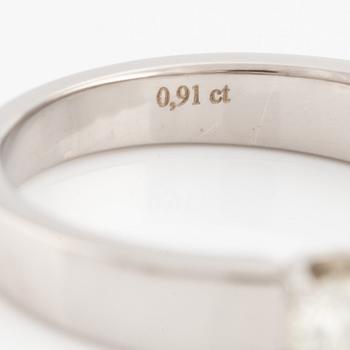 Ring in 14K gold with round brilliant cut diamonds.