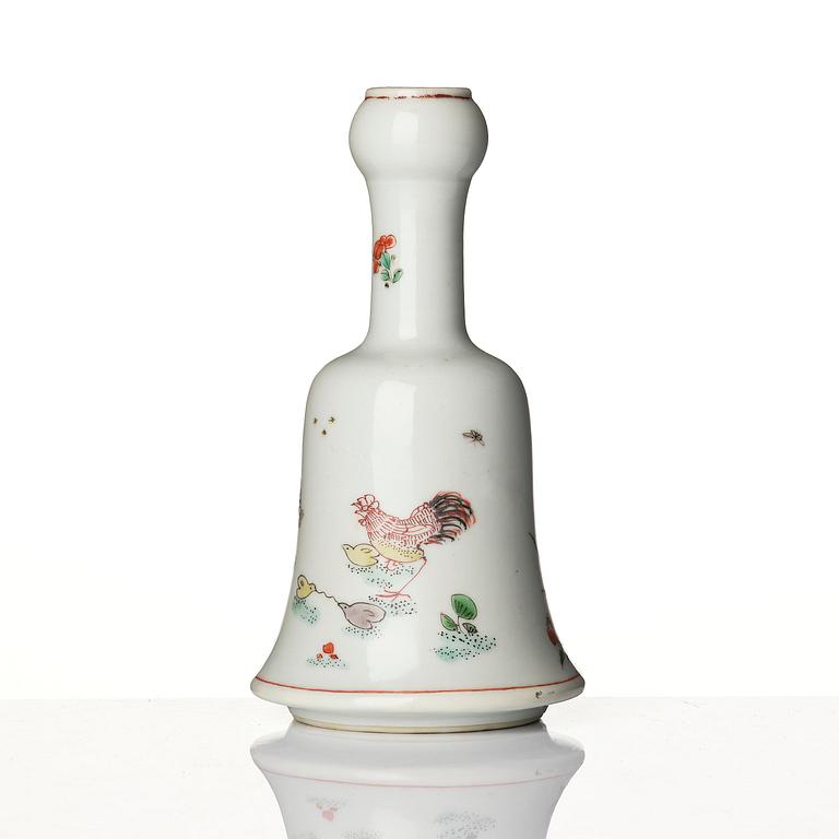 A famille verte bowl, tea caddy and mallet shaped vase, Qing dynasty, Kangxi (1662-1722).