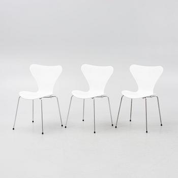Arne Jacobsen, stolar, 8 st, "Sjuan", Fritz Hansen, Danmark, 2015.
