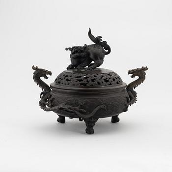 A Japanese bronze censer, presumably first half of the 20th Century or older.