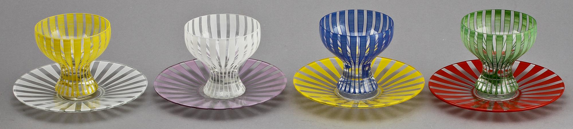 GLASSERVISDELAR, 18 st, "Strikt", Bengt Orup, Johansfors, 1900-talets andra hälft.