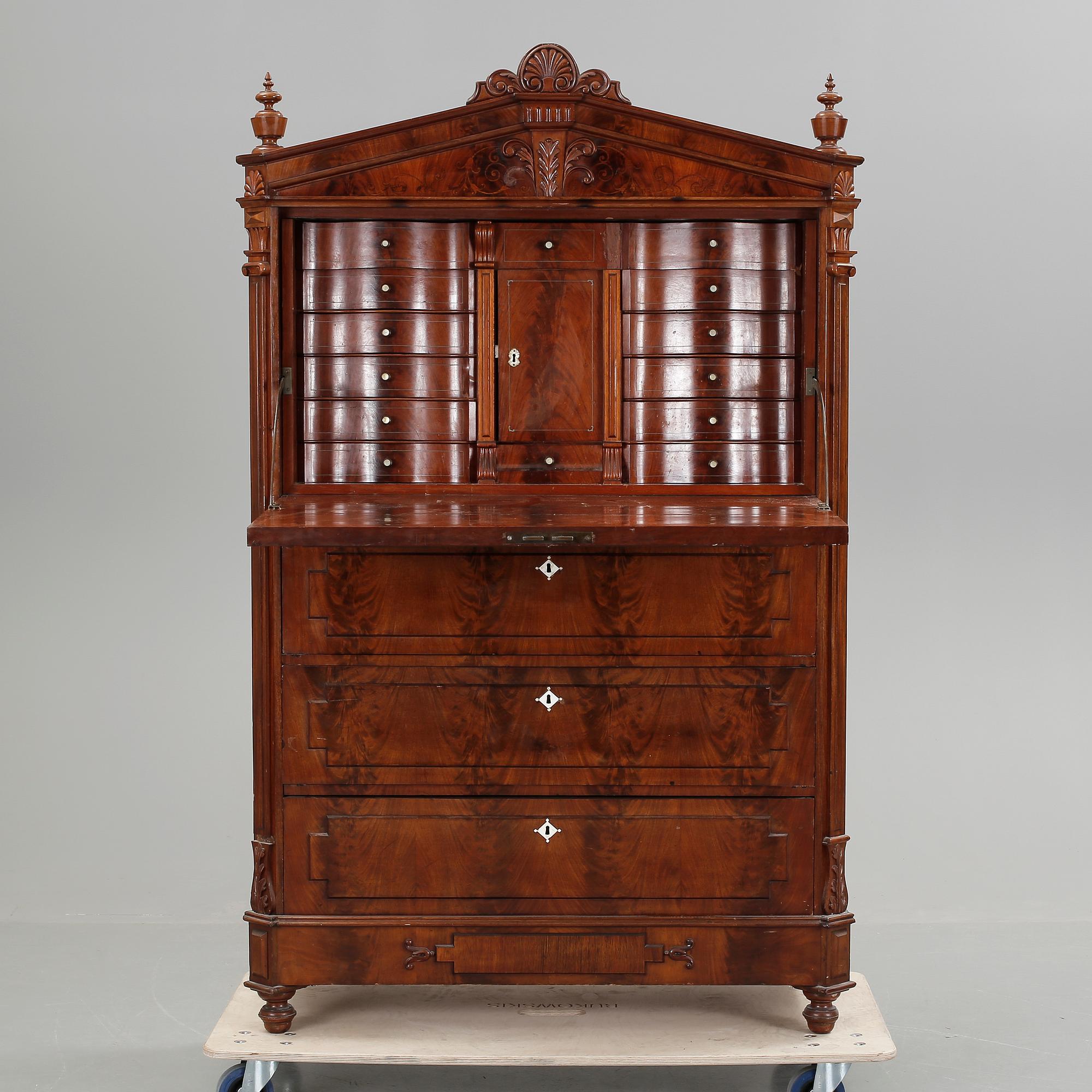 CHIFFONJE, 1800-talets andra hälft.