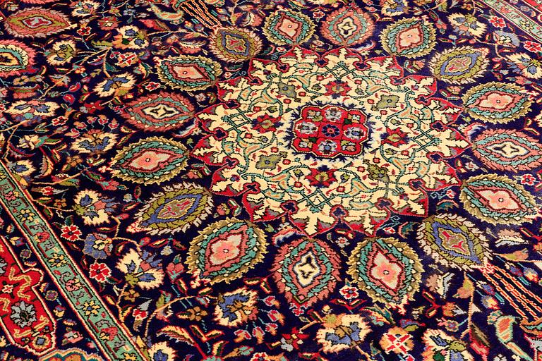 MATTA, Täbriz, ca 297 x 202 cm.