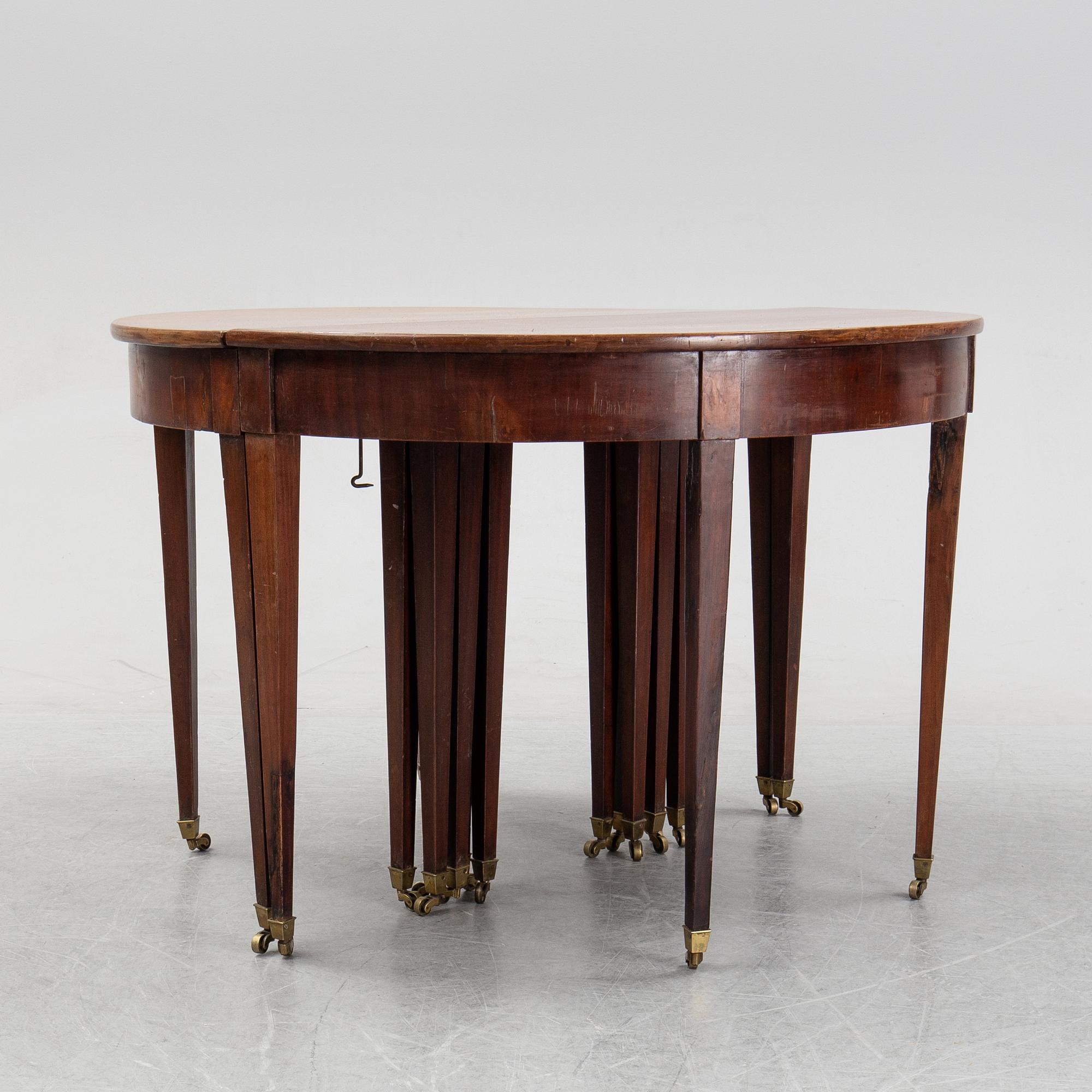Matbord, sengustaviansk stil, mahogny, 1800-tal.