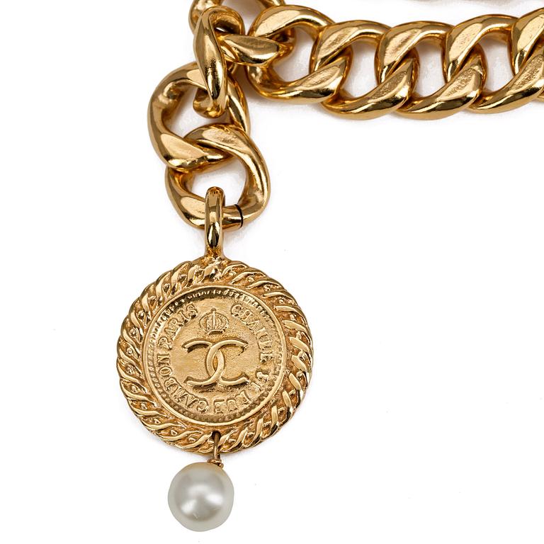 CHANEL, a necklace.