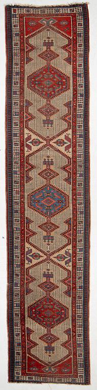 A Sarab/Hamadan runner, antique, c. 430 x 95 cm.