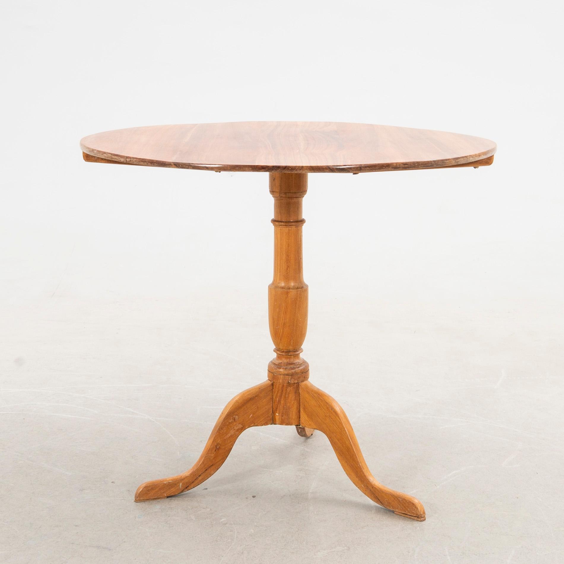 Folding table, 19th century, three-part base.