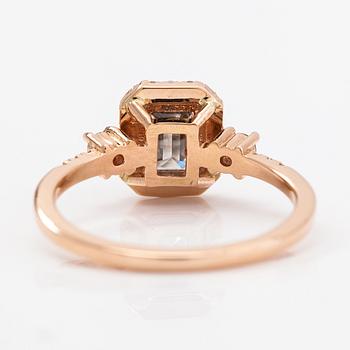 A 14K rosegold ring with diamonds ca. 1.38 ct in total. With AIG certificate.