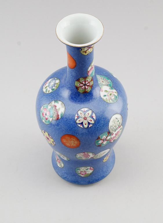 VAS, porslin, Kina, sannolikt 1900-tal.