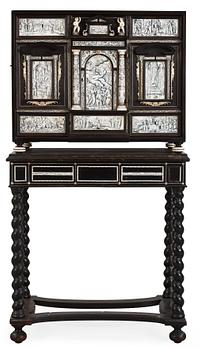 389. An Italien Baroque-style 19th century cabinet on stand.