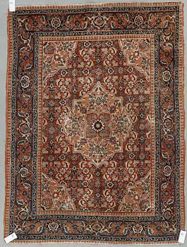 MATTA, semiantik Hamadan. Ca 187x137 cm.