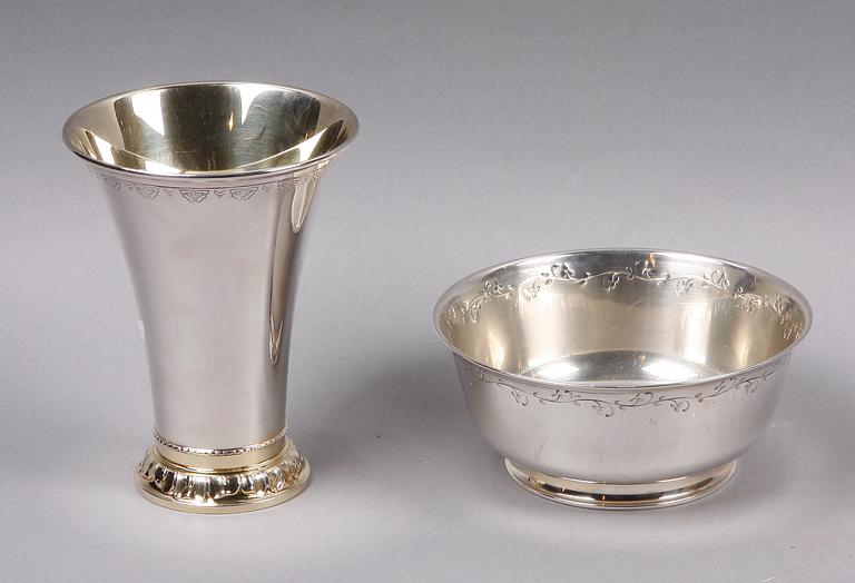BÄGARE SAMT SKÅL, silver, GAB, Stockholm 1952 resp T. Eldh, Göteborg 1952.