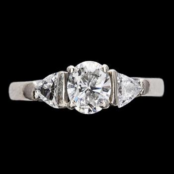 RING, oval brilliant cut diamond, app. 1 cts.