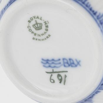Royal Copenhagen, a 'Musselmalet' porcelaine coffee service, Denmark (27 pieces).