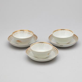 KOPPAR MED FAT, 3st, porslin, Kina, Qianlong (1736-1795).