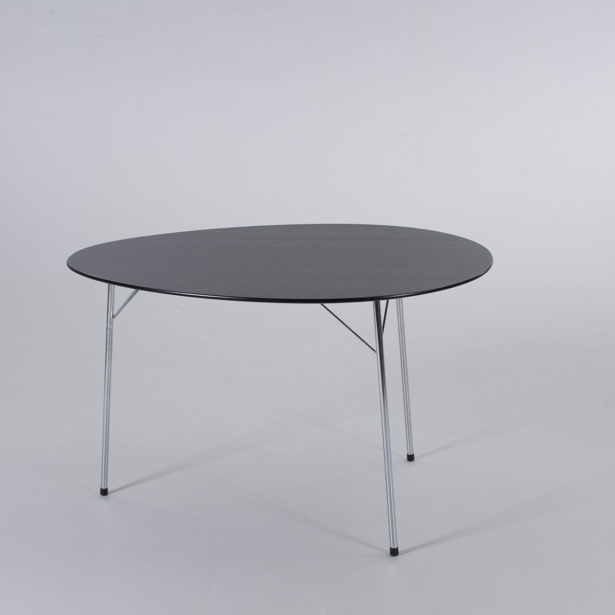 ARNE JACOBSEN, A SET DININGTABLE AND 3 CHAIRS BY ARNE JACOBSEN.  Produced in 2002 by Fritz Hansen in Commemoration 100 yrs.