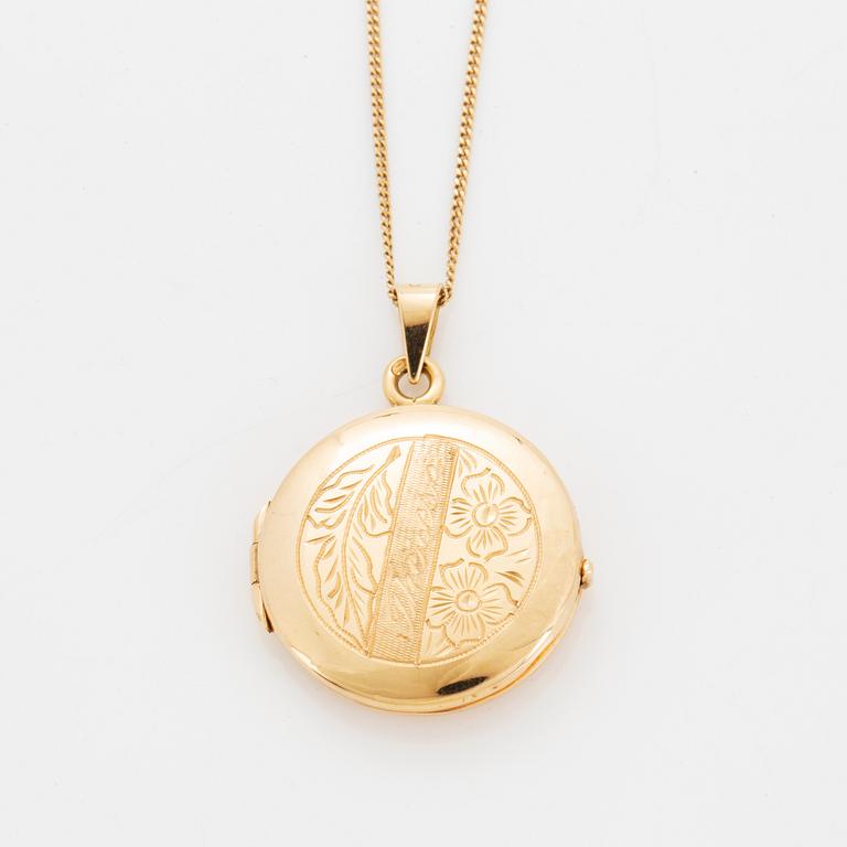 18K gold locket, with chain.