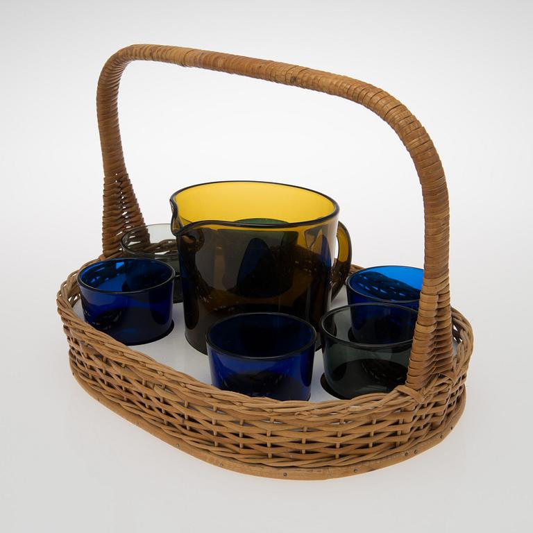 JUICE SERVICE IN A BASKET. Nuutajärvi, designed in 1954.