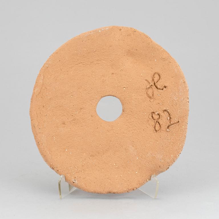 HERTHA HILLFON, skulptur, terrakotta,"brödkakan", signerad o daterad -82.