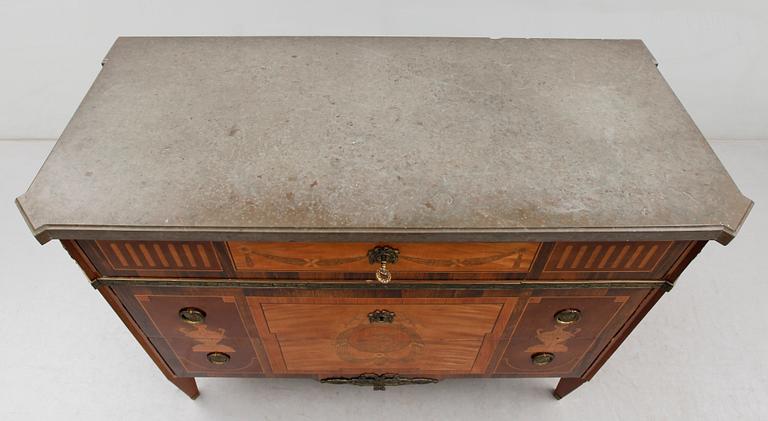 BYRÅ, gustaviansk stil, 1800-talets första hälft.