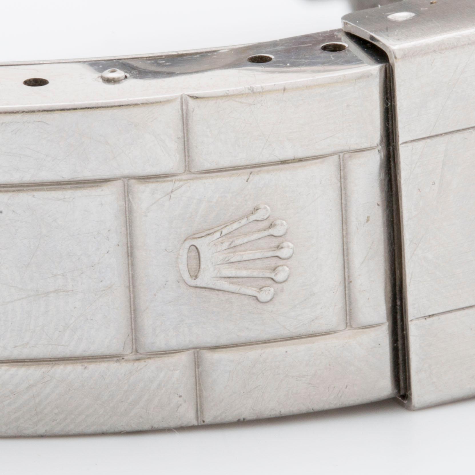 ROLEX OYSTER PERPETUAL DATE SUBMARINER WRIST WATCH, 40 mm.