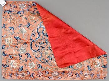 TEXTILIER, 3 st, siden, Kina, 1900-tal.