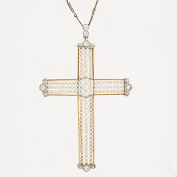 A chain and a pendant set with natural pearls and old-cut diamonds. Possibly early 20th century.