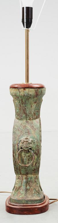 VAS/BORDSLAMPA, brons, Kina, 1900-tal.