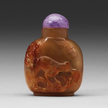 An agathe snuff bottle, early 20th Century.