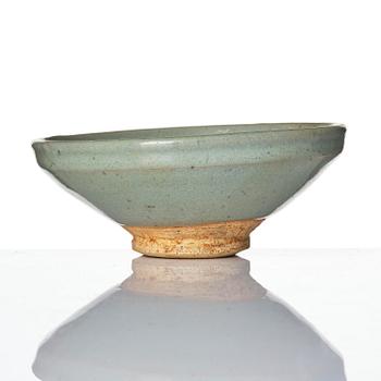 A pale green jun glazed bowl, Jin/Yuan dynasty.