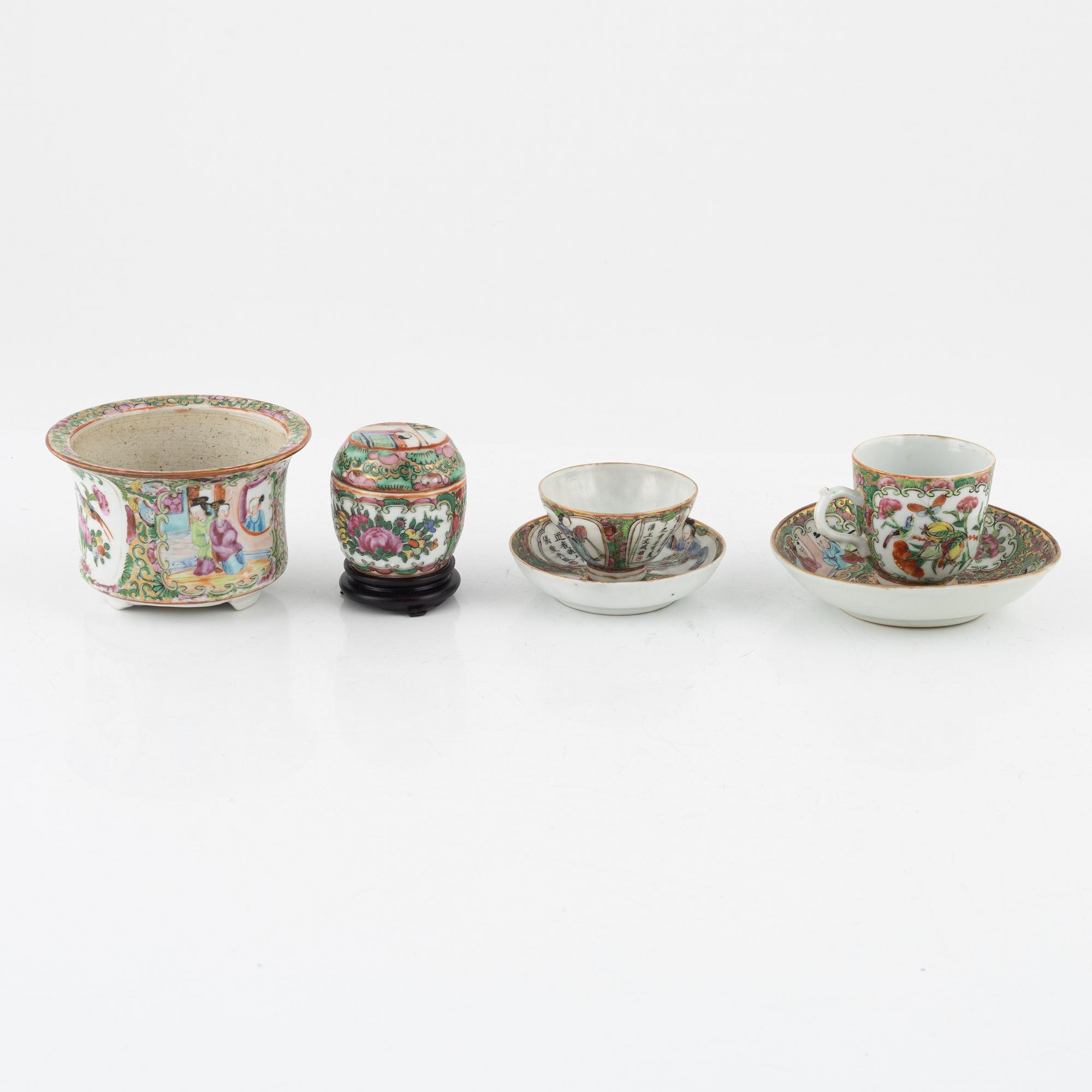 13 Chinese porcelain pieces, 19th/20th century.