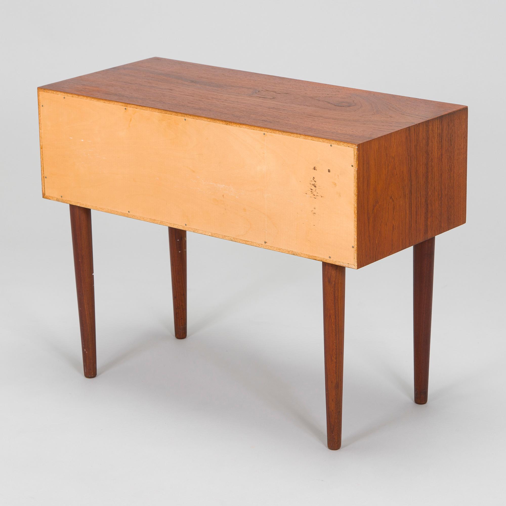 Byrå, teak, Danmark, 1900-talets mitt.