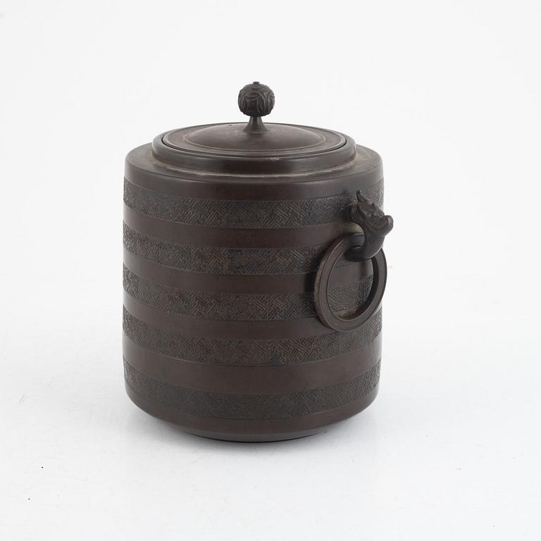 A Japanese bronze jar with cover, Meiji (1868-1912).