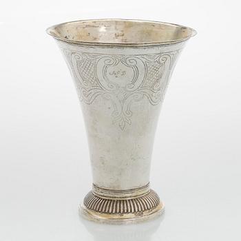 A parcel-gilt silver cup, maker's mark of Olof Hellbom, Stockholm 1797.