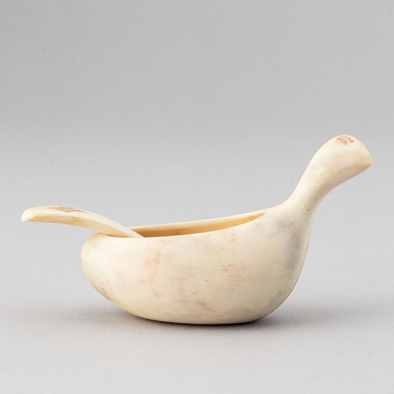 Lars Levi Sunna, saltripa med sked, renhorn, signerad LL Sunna.