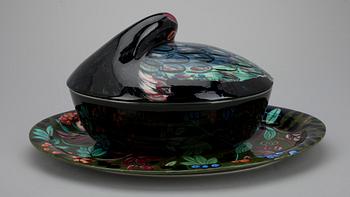 KAROTT samt SERVERINGSFAT, porslin, design Dorrit von Fieandt, signerade, Arabia Pro Arte 1988.