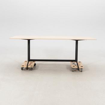 Pensi Design Studio, "Carma" table for Akaba.