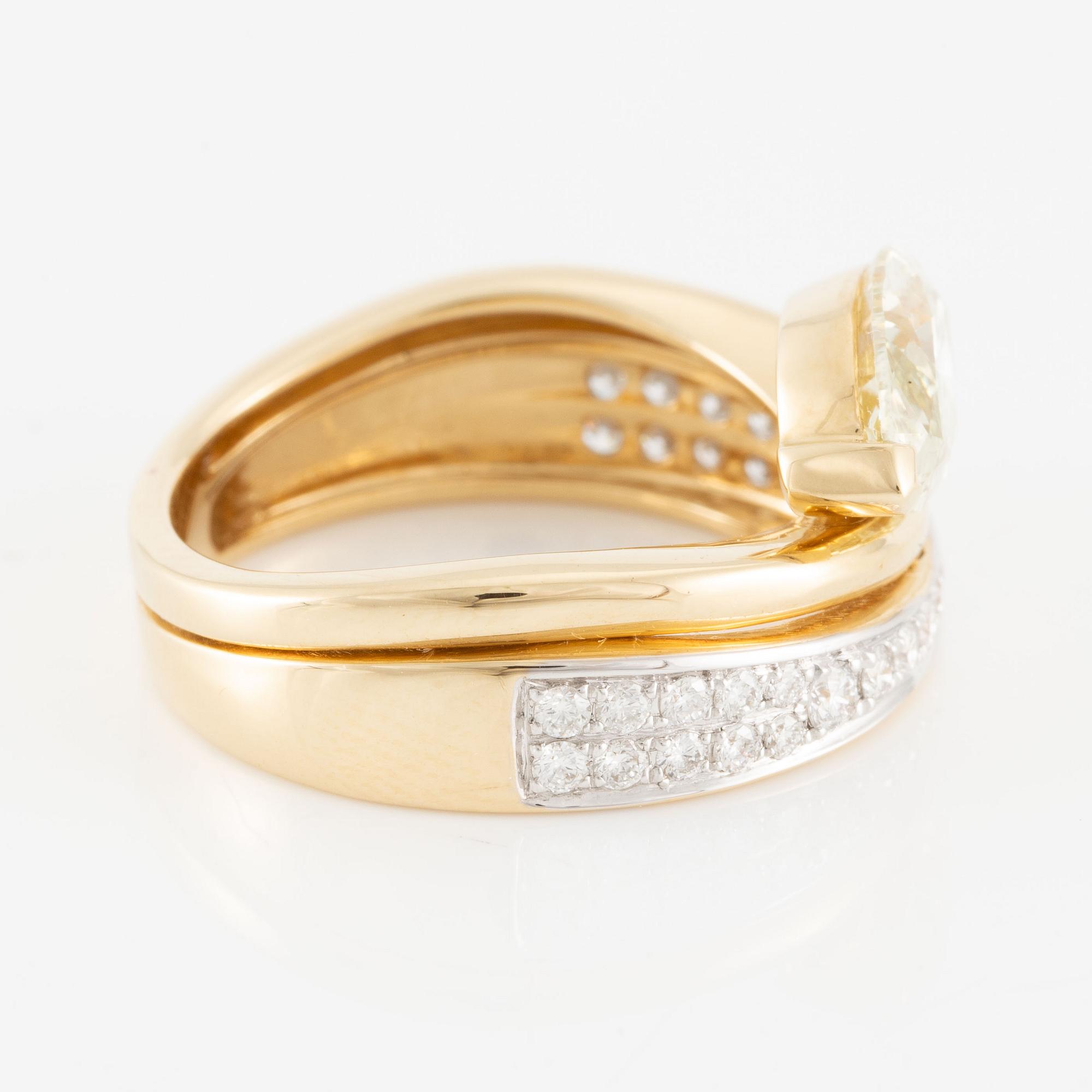Ring in 18K gold set with a marquise-cut yellow diamond approximately 1.60 ct and brilliant-cut diamonds.